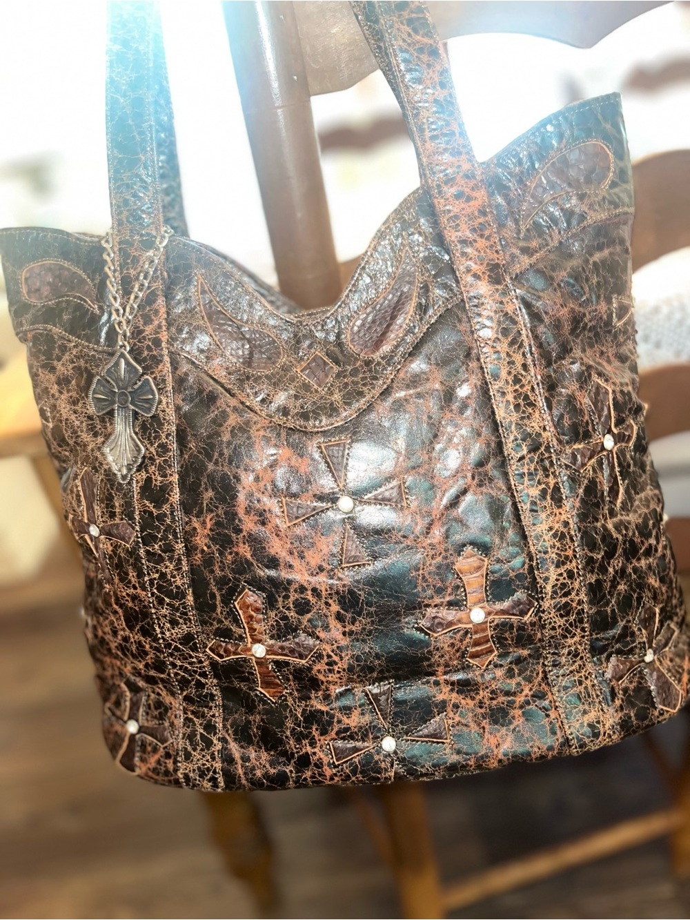 Corral Women’s Distressed Brown Leather Tote Bag with Cross Accent - Picture 4 of 12